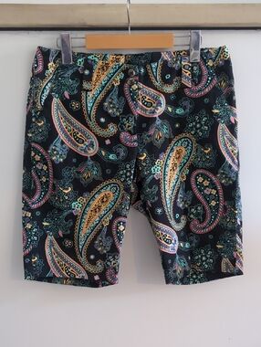 LOUDMOUTH | Women's Black Vibrant Multicolor Paisley Bermuda Golf Shorts